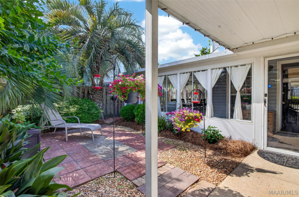 3820 CEDAR Avenue