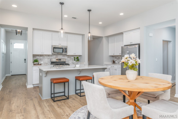 500 Meadowbrook Glen