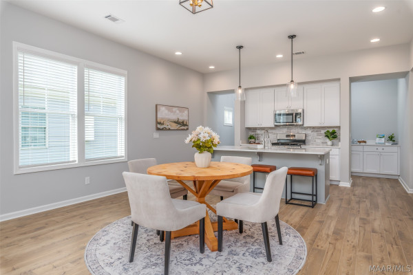500 Meadowbrook Glen