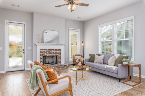 500 Meadowbrook Glen