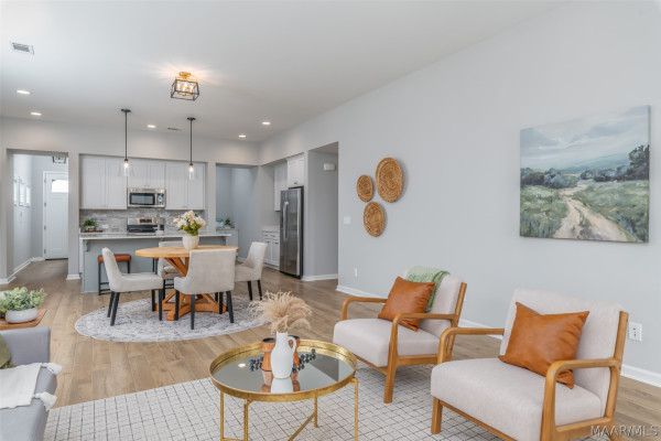 500 Meadowbrook Glen