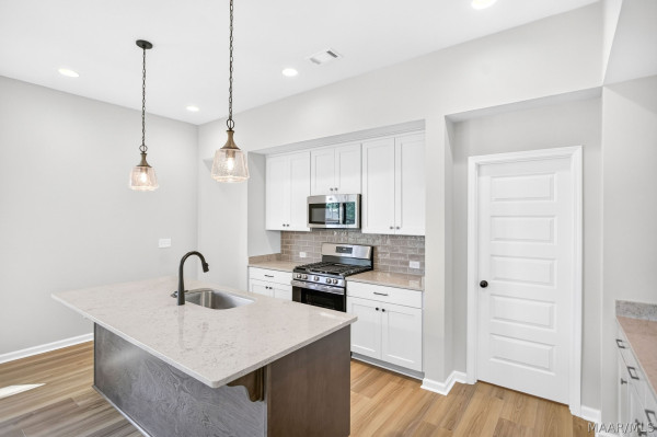 500 Meadowbrook Glen