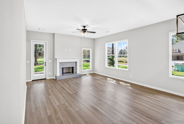 500 Meadowbrook Glen