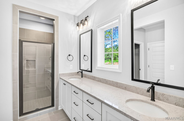 500 Meadowbrook Glen