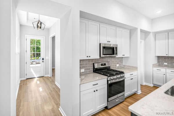 500 Meadowbrook Glen