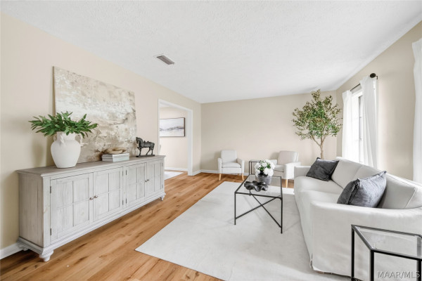 416 HONEYSUCKLE Drive