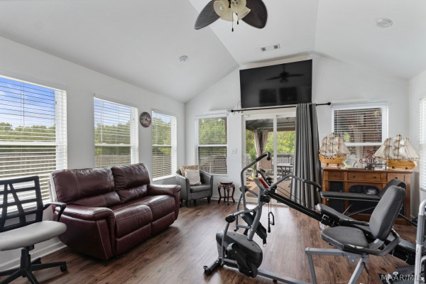 4164 CHESIRE Way