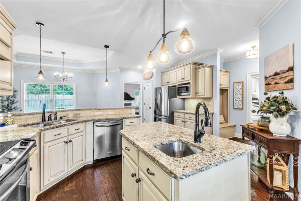 169 ABERCORN Drive