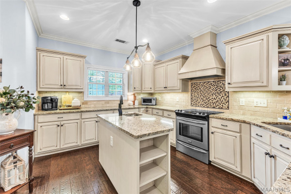 169 ABERCORN Drive