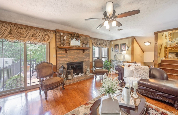 1204 KENWOOD Court