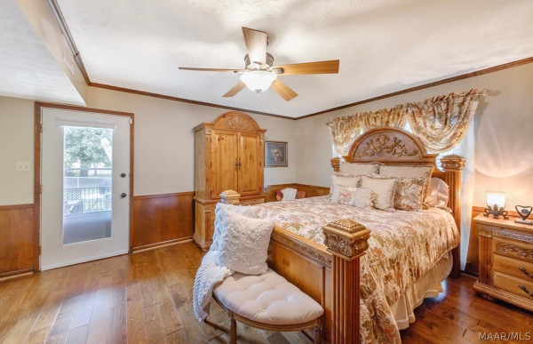 1204 KENWOOD Court
