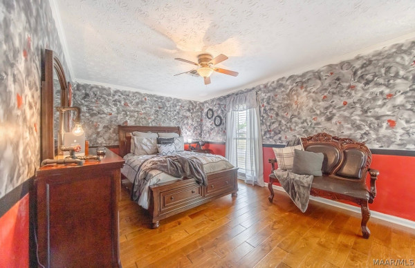 1204 KENWOOD Court
