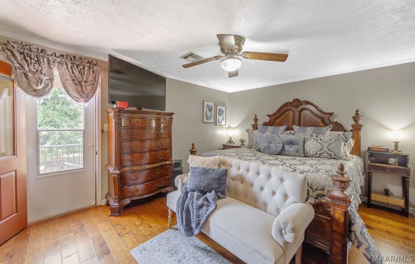 1204 KENWOOD Court