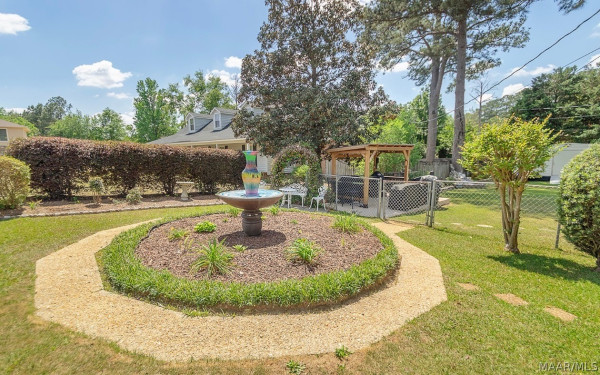 1204 KENWOOD Court