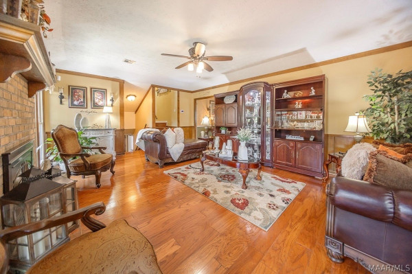 1204 KENWOOD Court