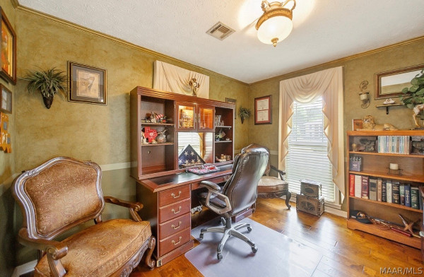 1204 KENWOOD Court