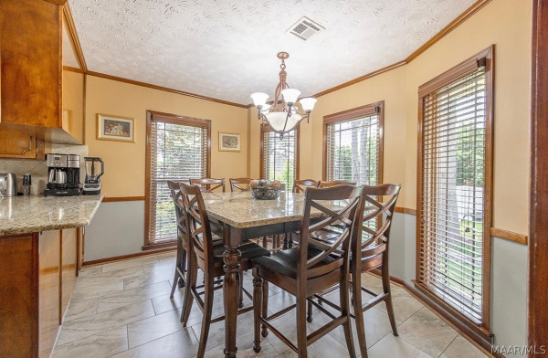 1204 KENWOOD Court