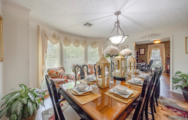 1204 KENWOOD Court