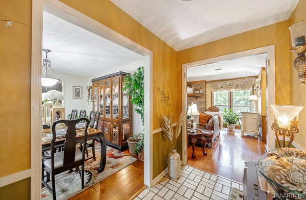 1204 KENWOOD Court