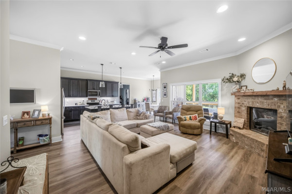 16 Village Knoll