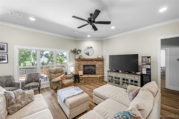 16 Village Knoll