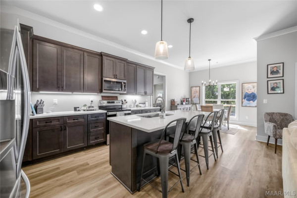 16 Village Knoll