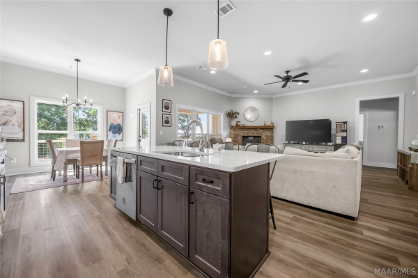 16 Village Knoll