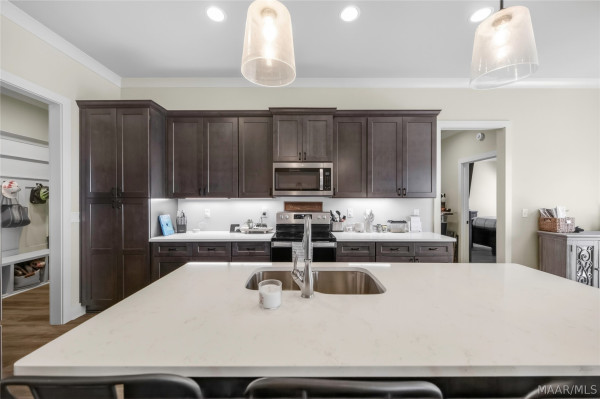 16 Village Knoll