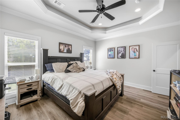 16 Village Knoll
