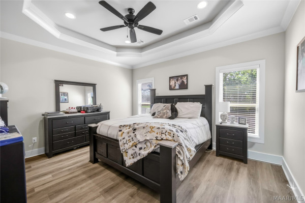 16 Village Knoll