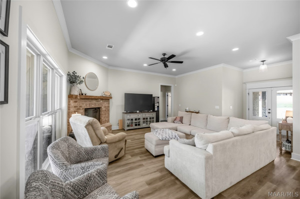 16 Village Knoll