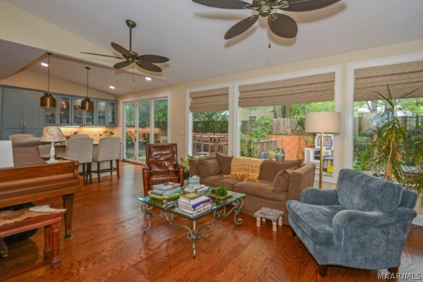 1348 Magnolia Curve