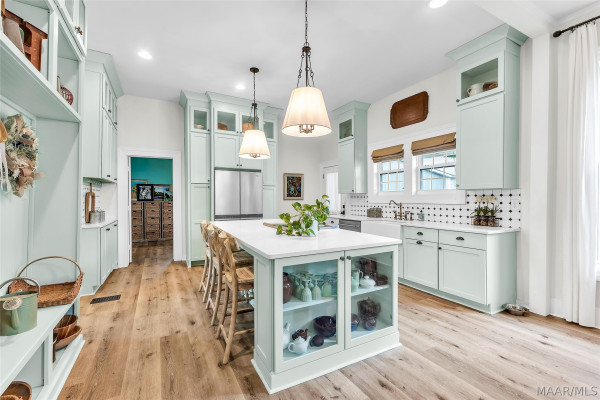 210 W Coosa Street