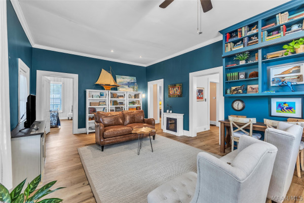 210 W Coosa Street