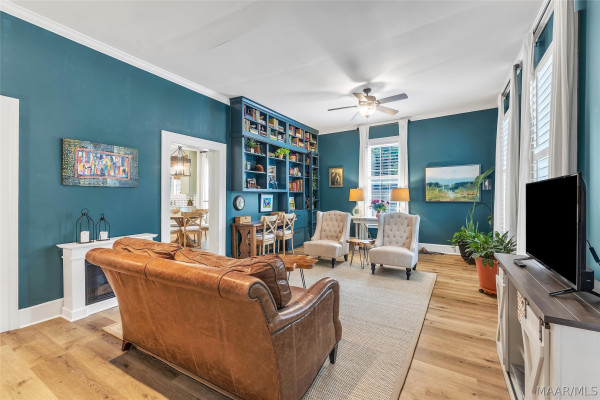 210 W Coosa Street