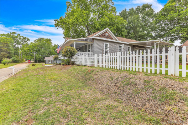 210 W Coosa Street