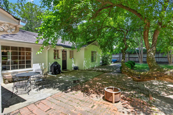 2136 Campbell Road