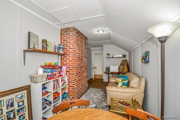 101 St Thomas Avenue