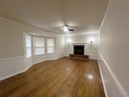 3581 Honeysuckle Road