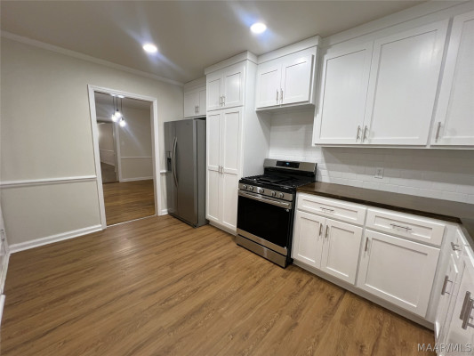 3581 Honeysuckle Road