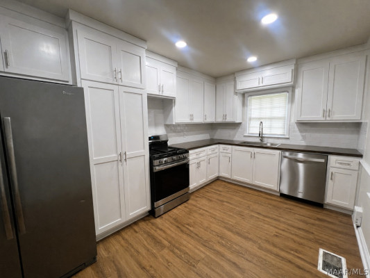 3581 Honeysuckle Road