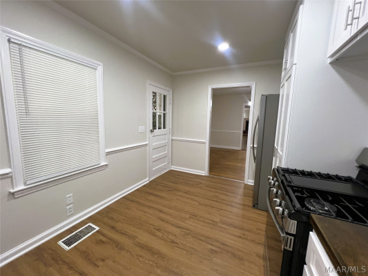 3581 Honeysuckle Road