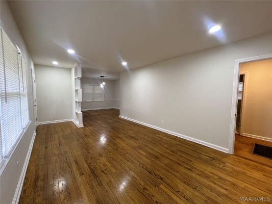 3581 Honeysuckle Road