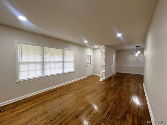 3581 Honeysuckle Road