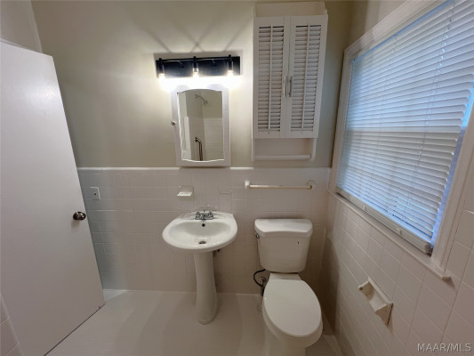 3581 Honeysuckle Road