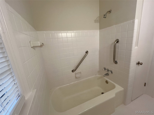 3581 Honeysuckle Road