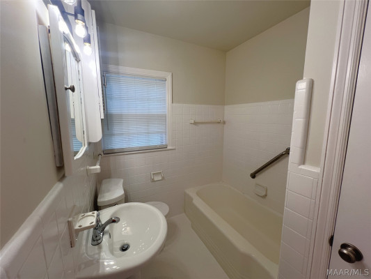 3581 Honeysuckle Road