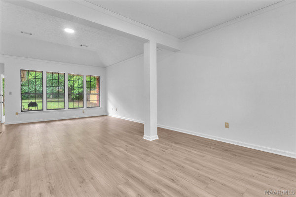 6021 WOODRUN Court