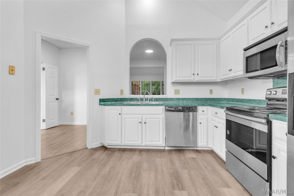 6021 WOODRUN Court