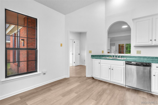 6021 WOODRUN Court